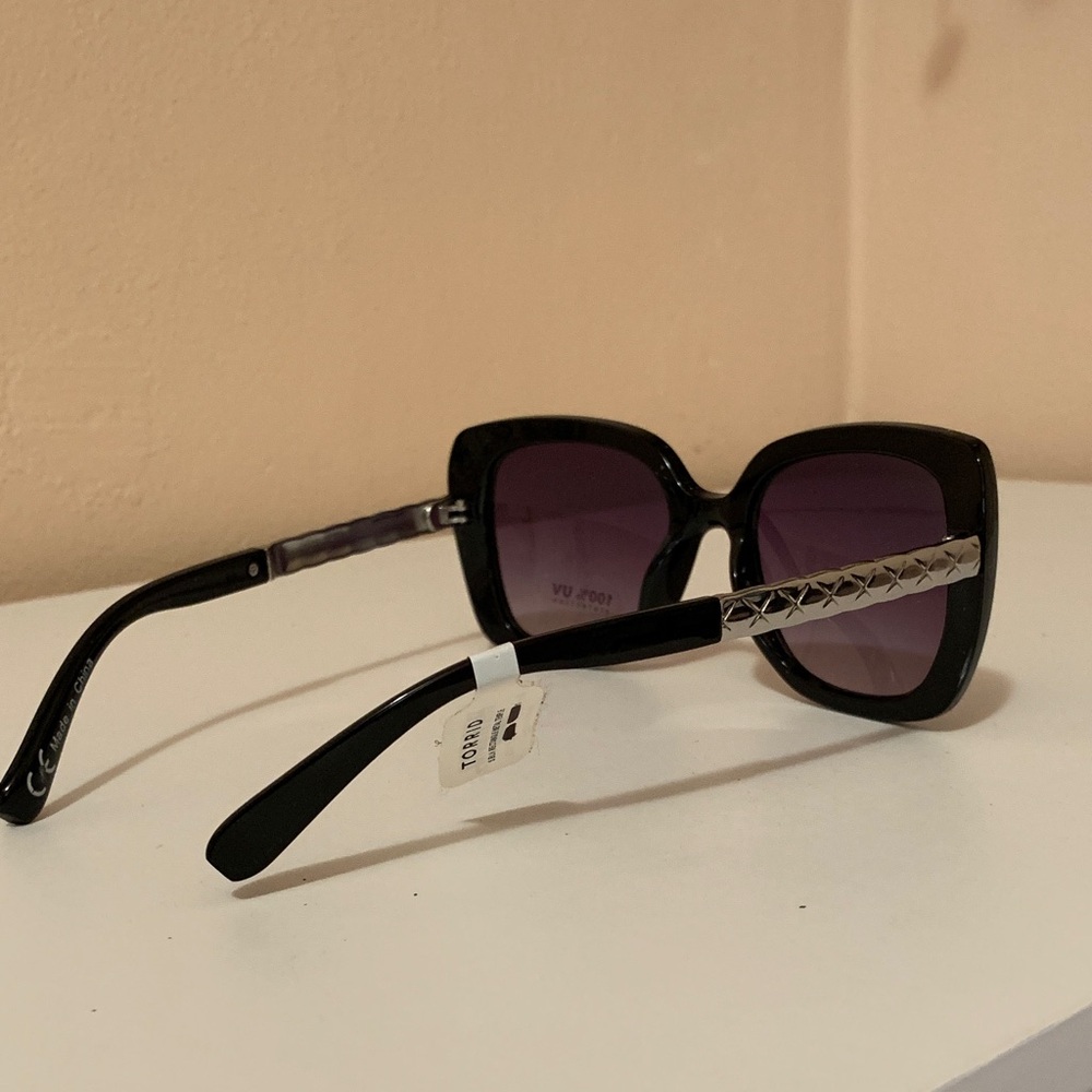Torrid Black Square Sunglasses - Picture 4 of 7
